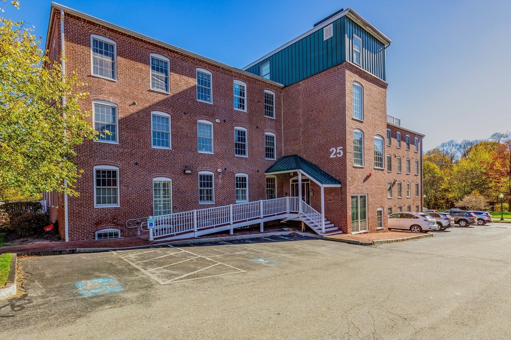 25 Cedar St #3 in Amesbury