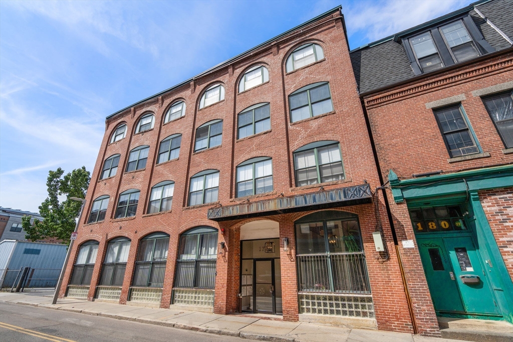 172-178 Green St #2 in Jamaica Plain
