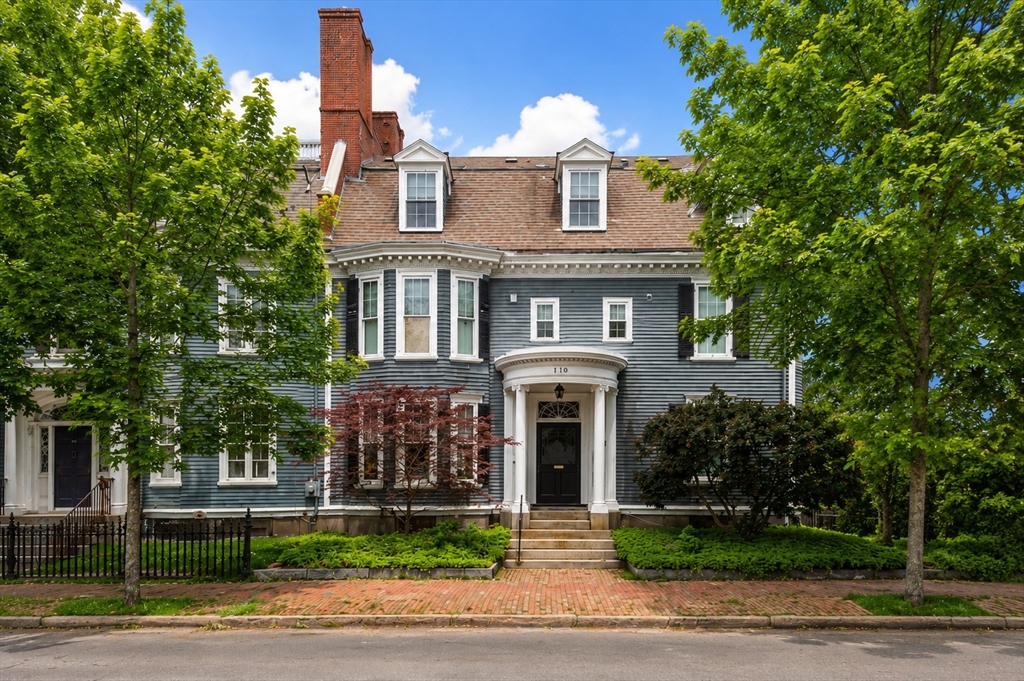 110 High St #3 in Newburyport