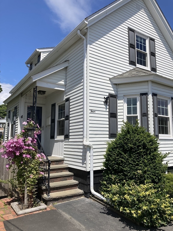 4 Waite St in Salem
