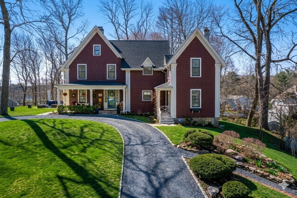40 Kimlo Rd in Wellesley Hills