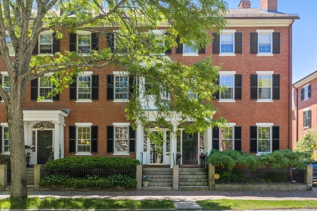 33 Chestnut St in Salem