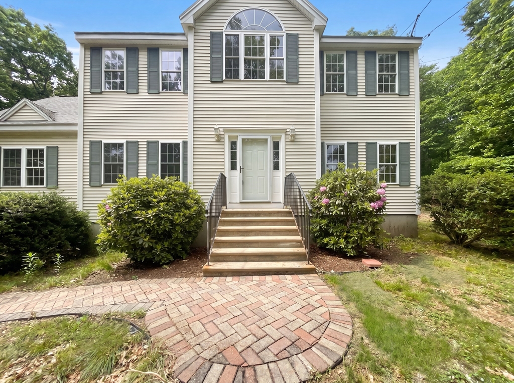 14 Smith Rd in Sutton
