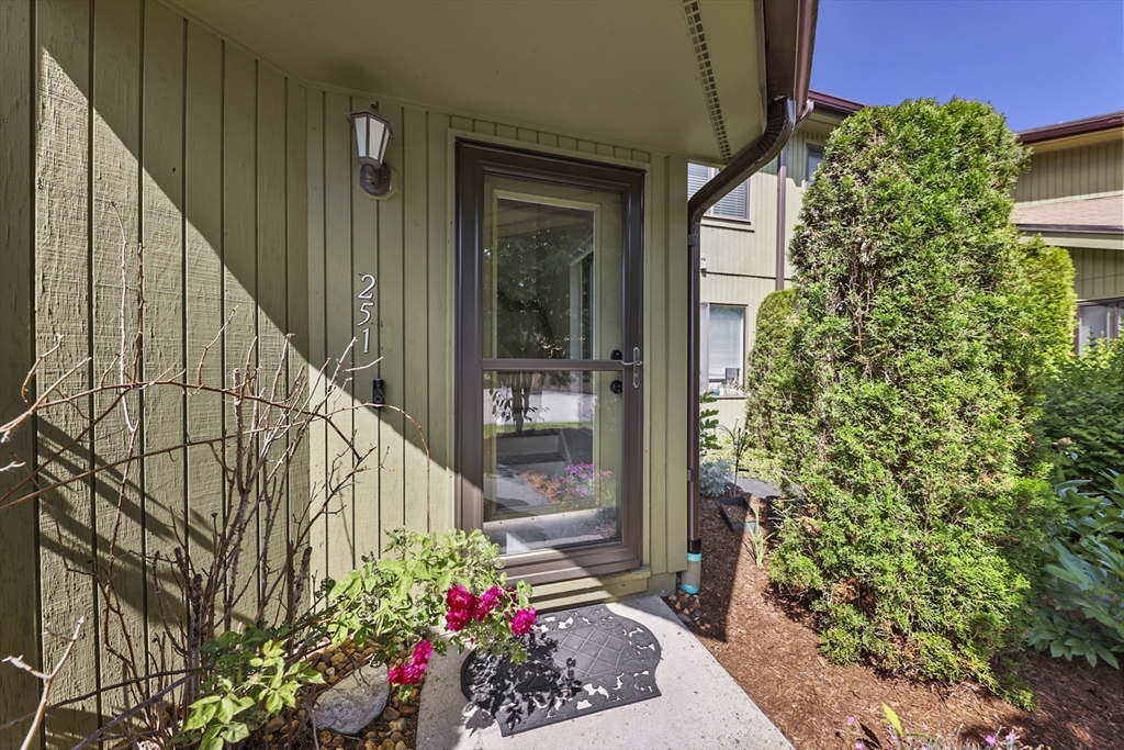 251 Trailside Way #251 in Ashland