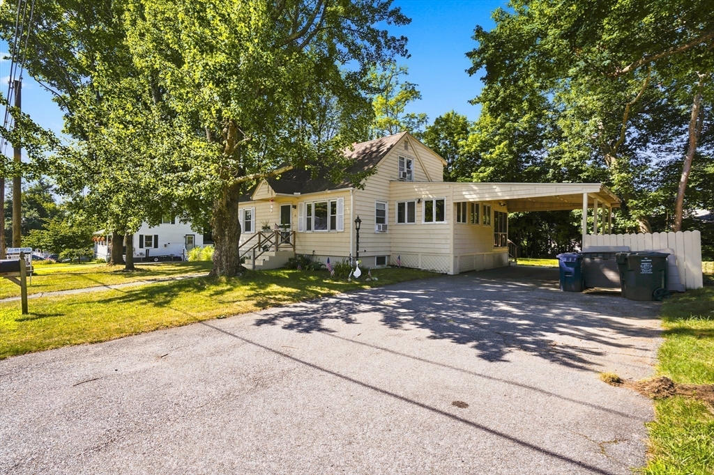 26 Sunset Rd in Dracut
