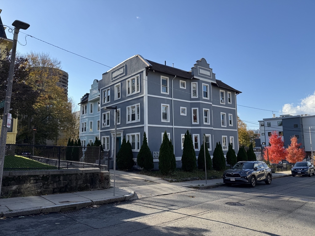 3-5 Westminster Ter in Roxbury