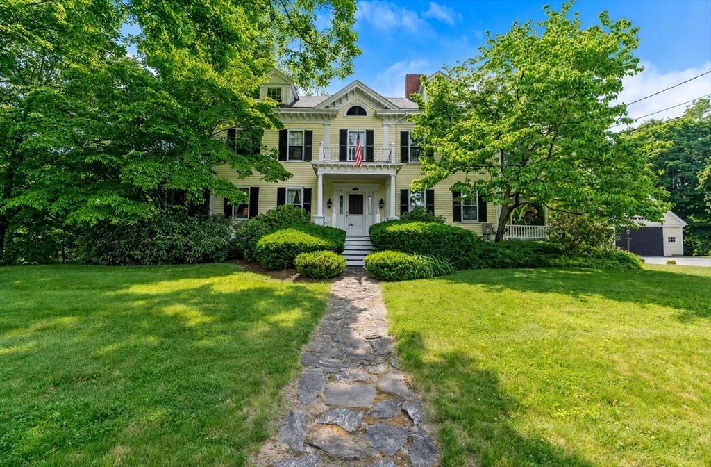 11 Concord Road in Wayland