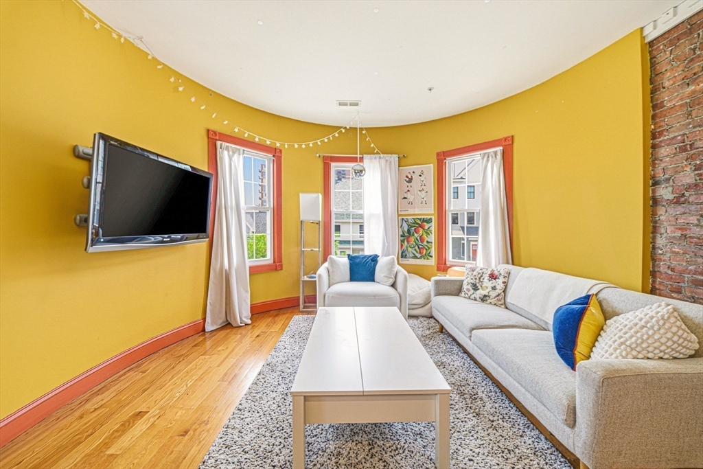 12-14 Everett St #202 in Allston