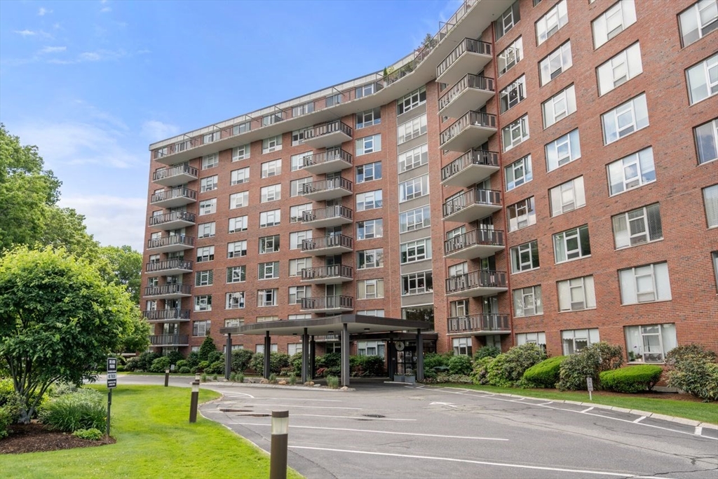 280 Boylston St #111 in Chestnut Hill