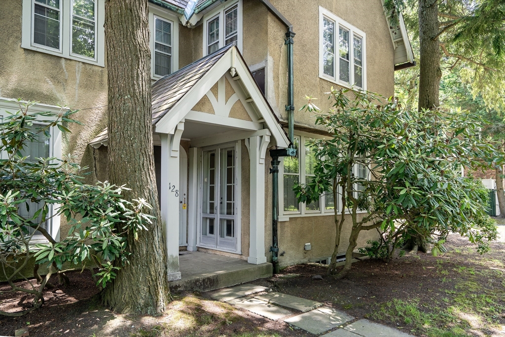 128 Dudley St in Brookline