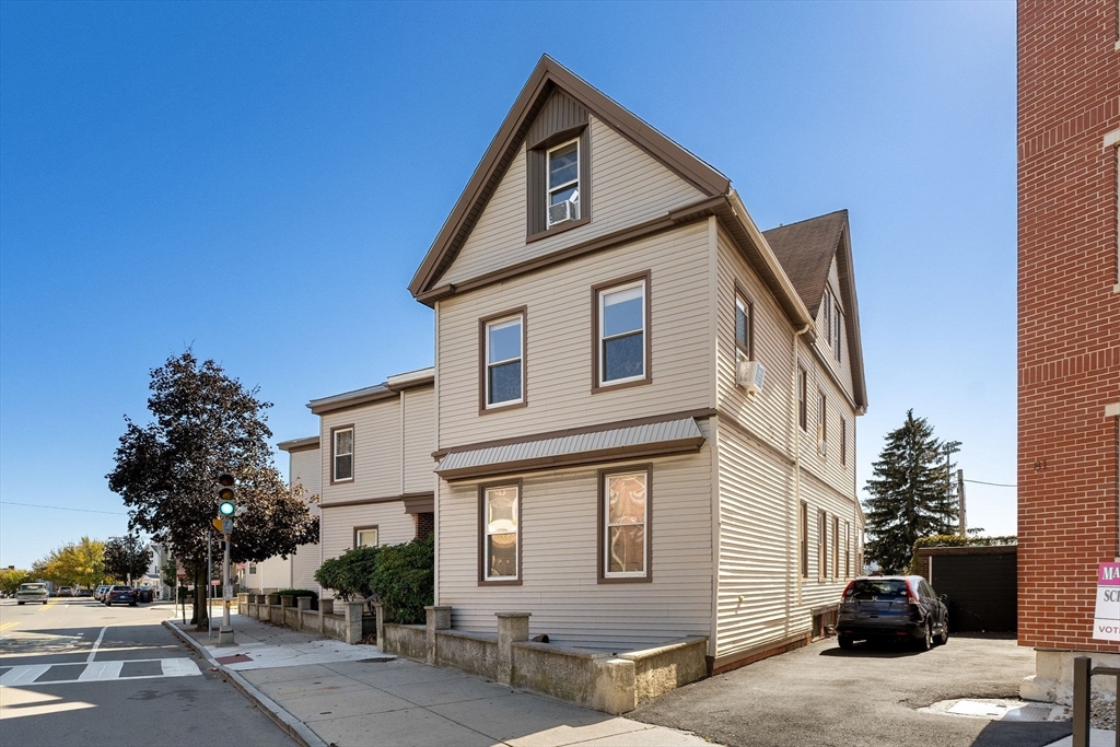 91 Chelsea St in Everett