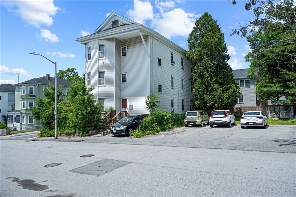 60 Esther St in Worcester