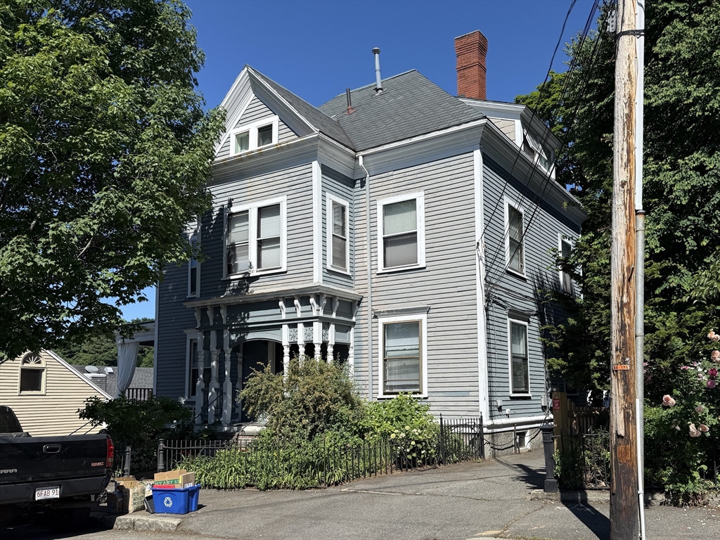 83 Pleasant St #3 in Marblehead