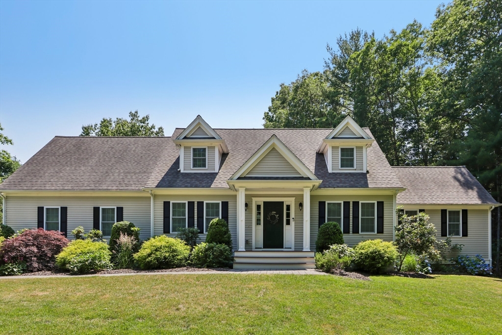 831 Mayflower St in Duxbury