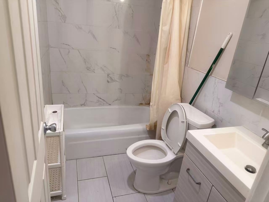 215 winter st #2f in Weymouth