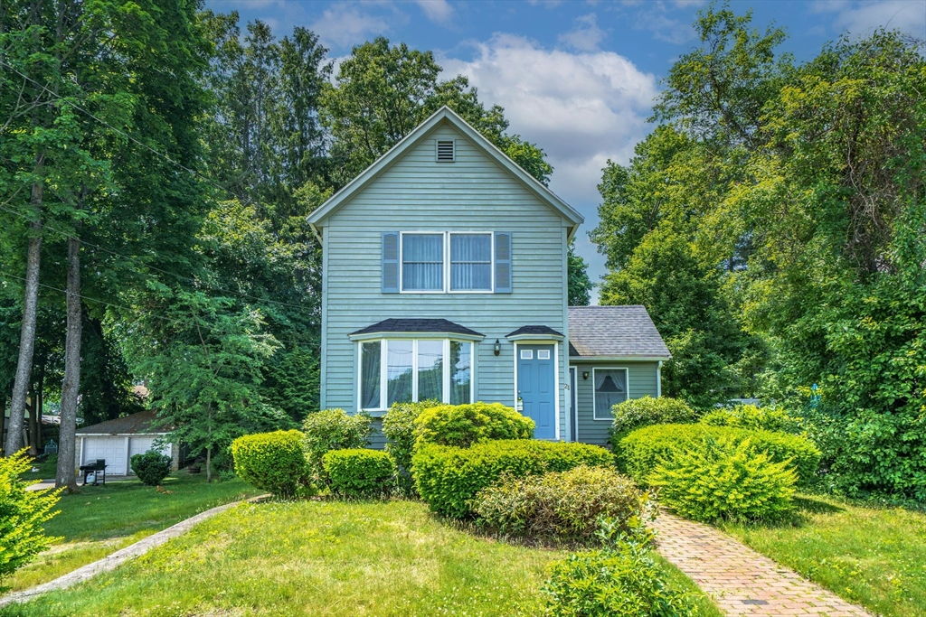 21 Grover St in Walpole