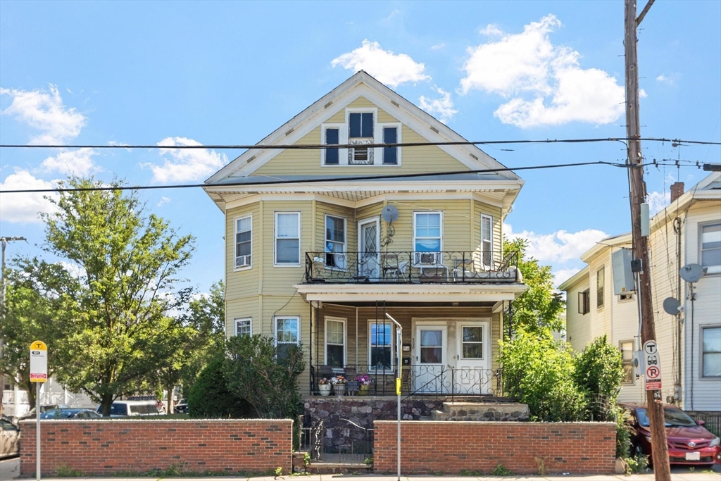 562 Main St in Medford