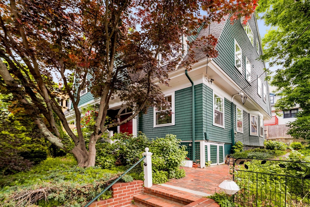 86 Avon Hill Street in Cambridge
