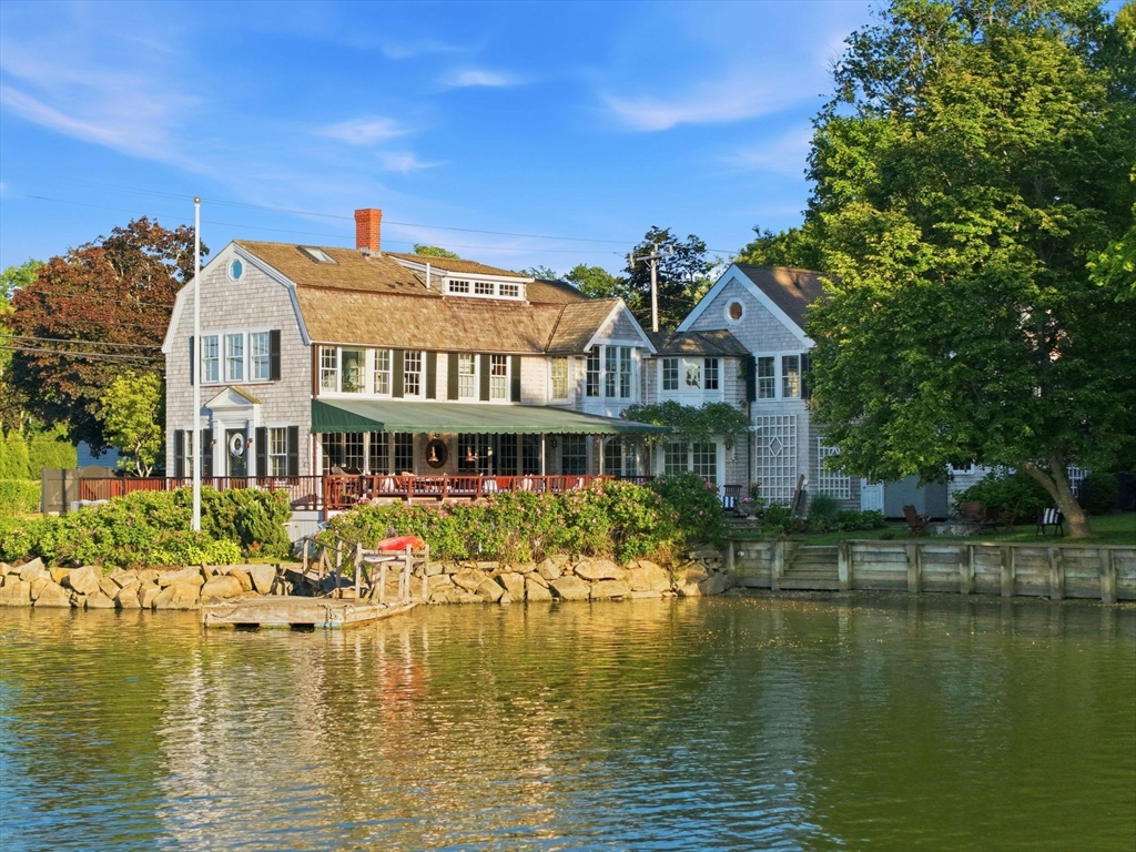 644 Washington St in Duxbury