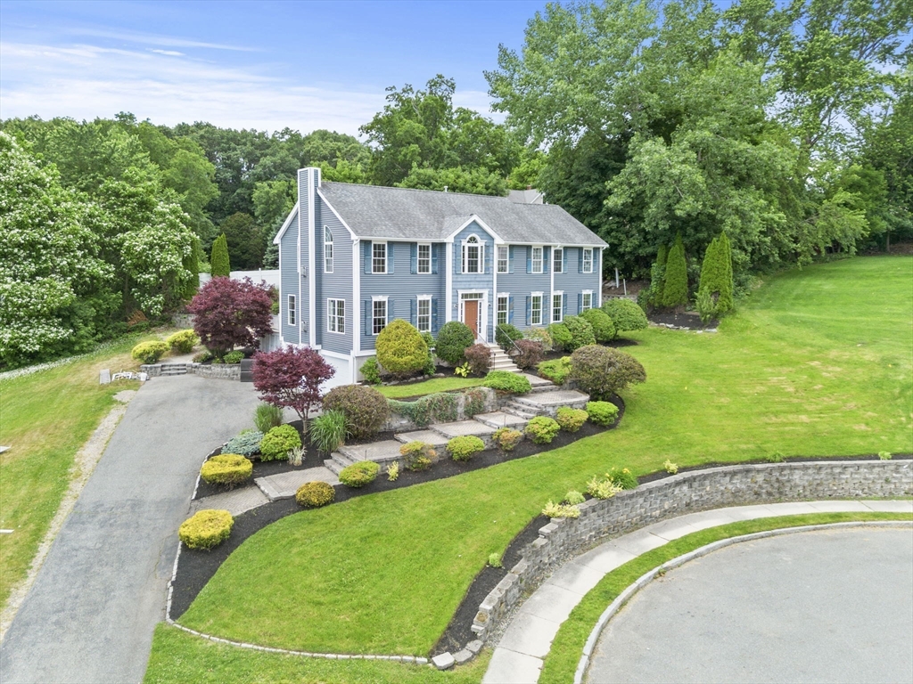 8 Woods Hill Cir in Woburn