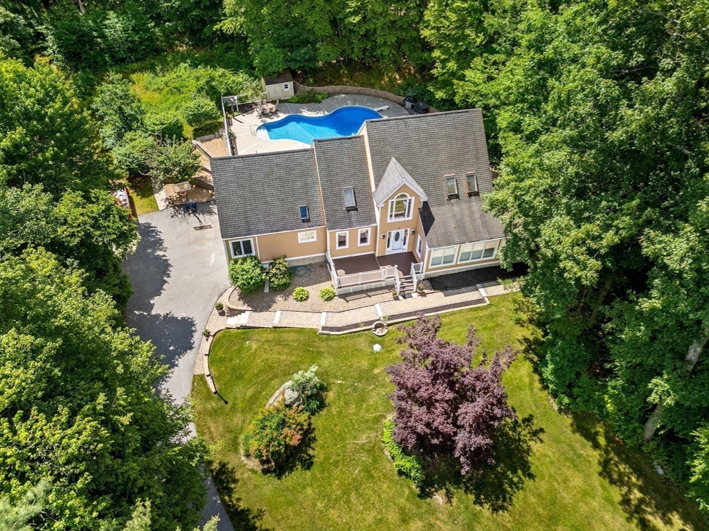 9 Abby Road in Westford