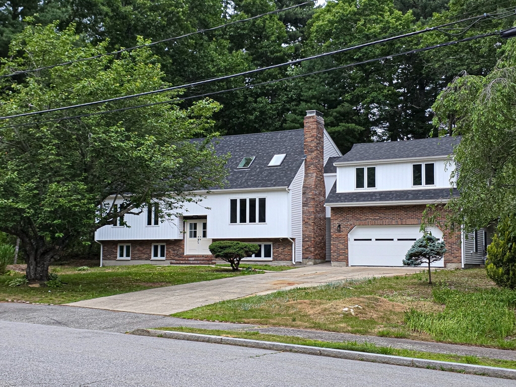 41 Kenneth St in West Bridgewater