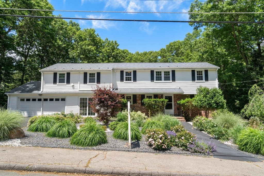 19 Country Ln in Sharon