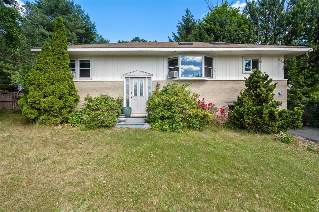 10 Hopkinton Rd in Upton
