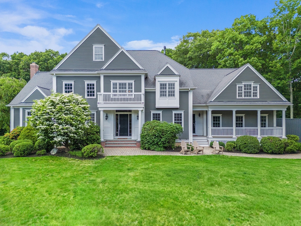 16 Kingsbury Dr in Holliston