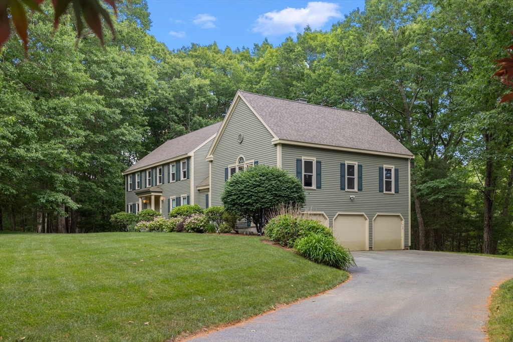 10 Fieldstone Way in Boxford