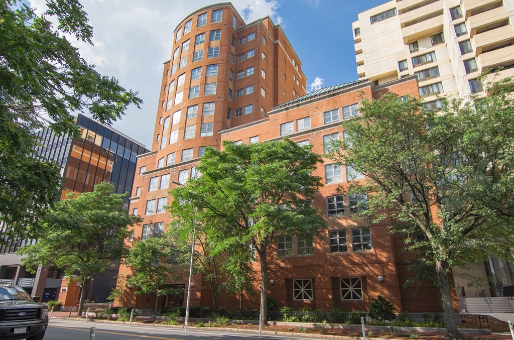 931 Massachusetts Ave #902 in Cambridge