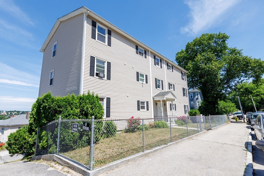 170 Perry Ave #3A in Worcester