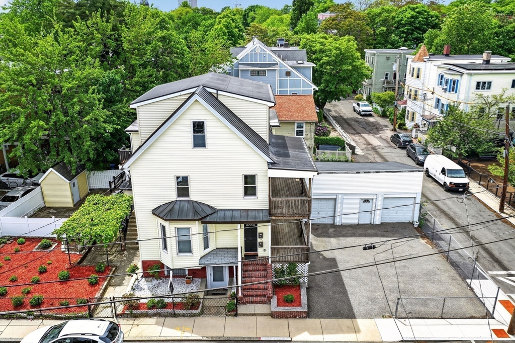 29 Hanson St in Somerville