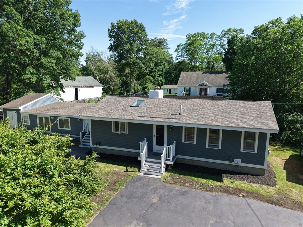 86 Meadowbrook Road in North Chelmsford