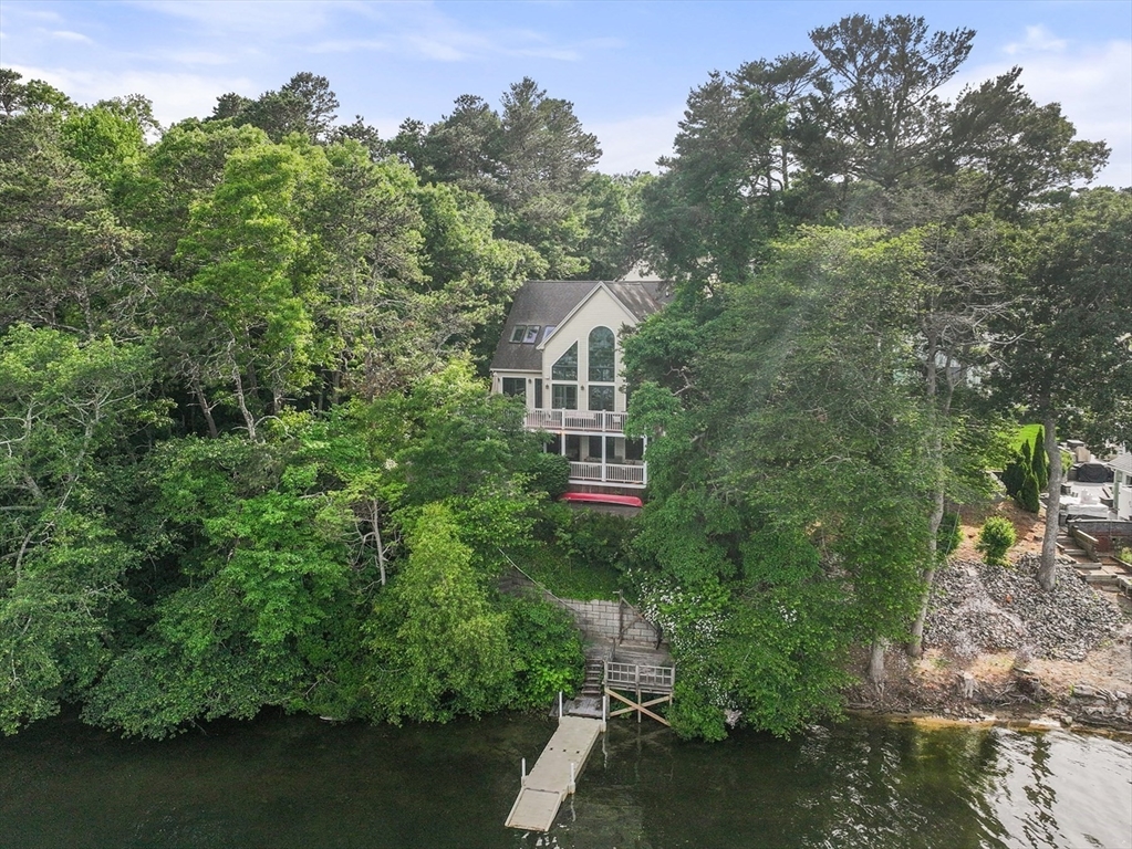 10 Shore Rd in Plymouth