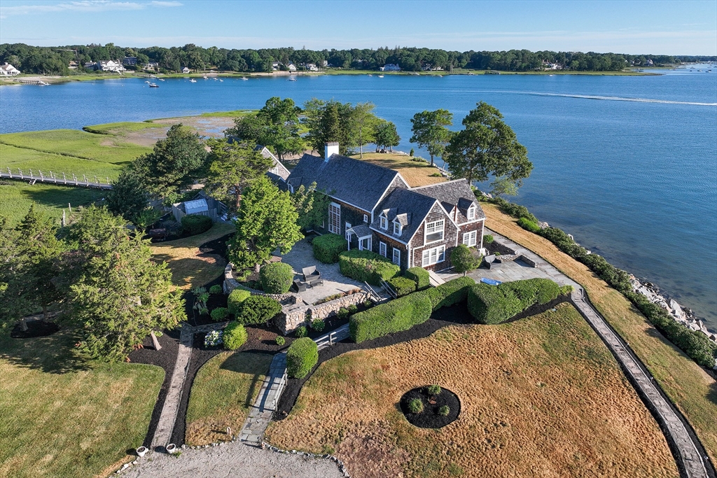 160 Marshall Street in Duxbury