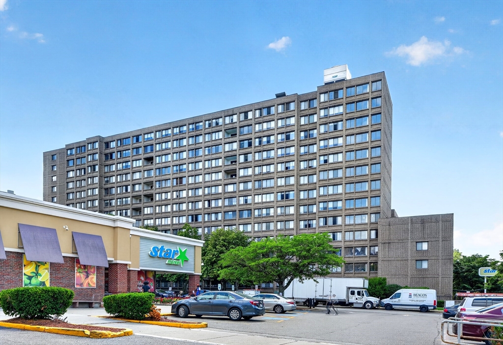1731 Beacon St #915 in Brookline