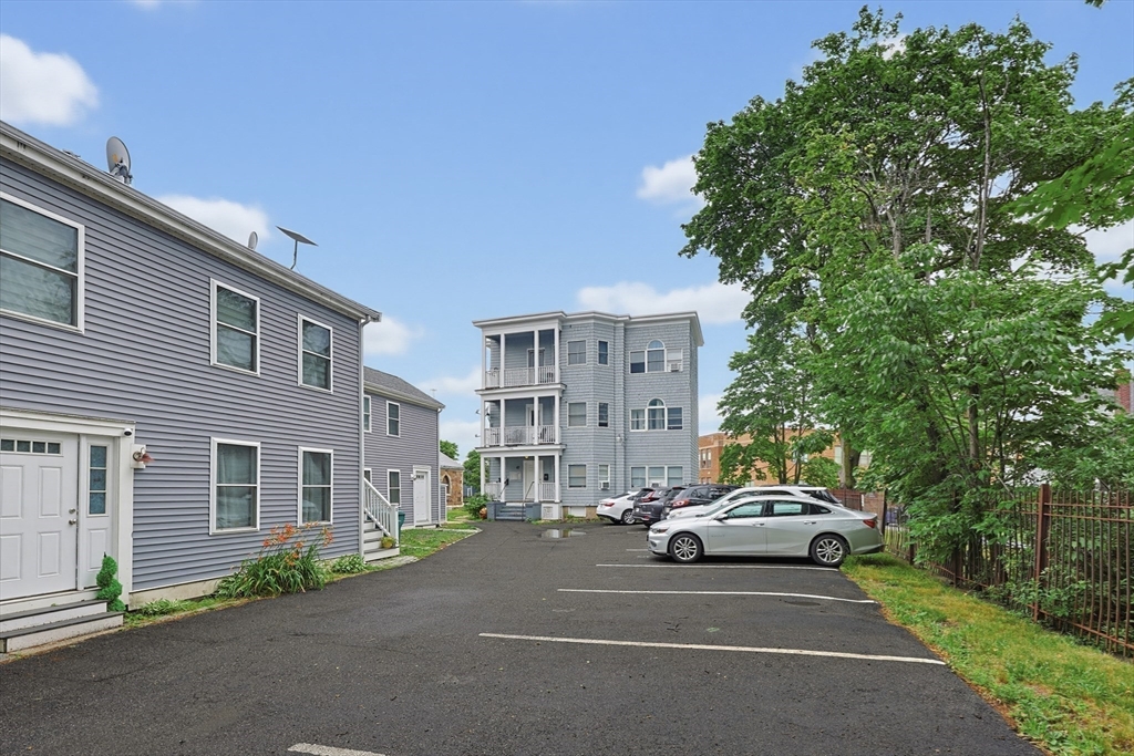 87 Broad St #3 in Lynn