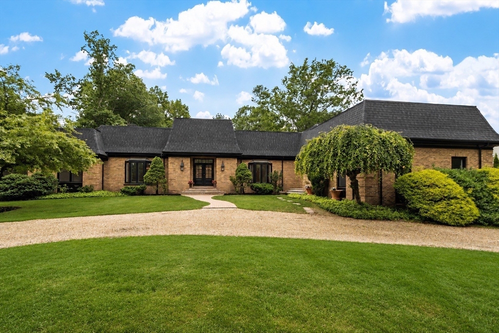 21 Wildewood Dr in Lynnfield