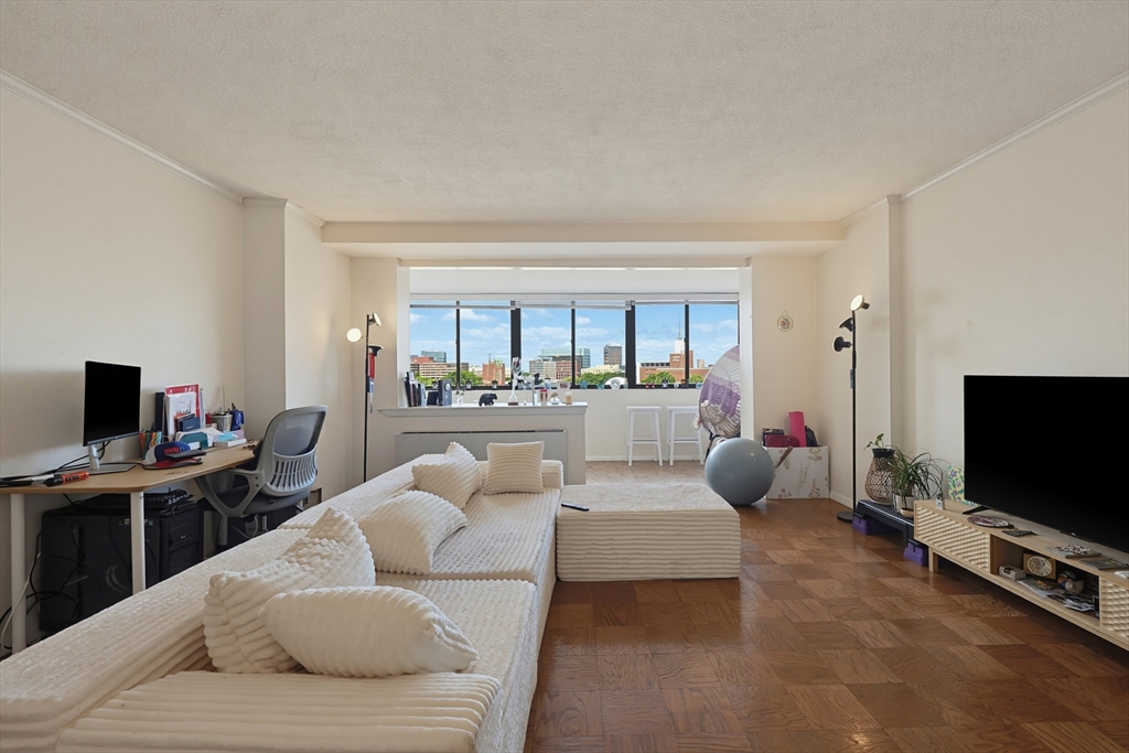 6 Whittier Pl #7B in Boston