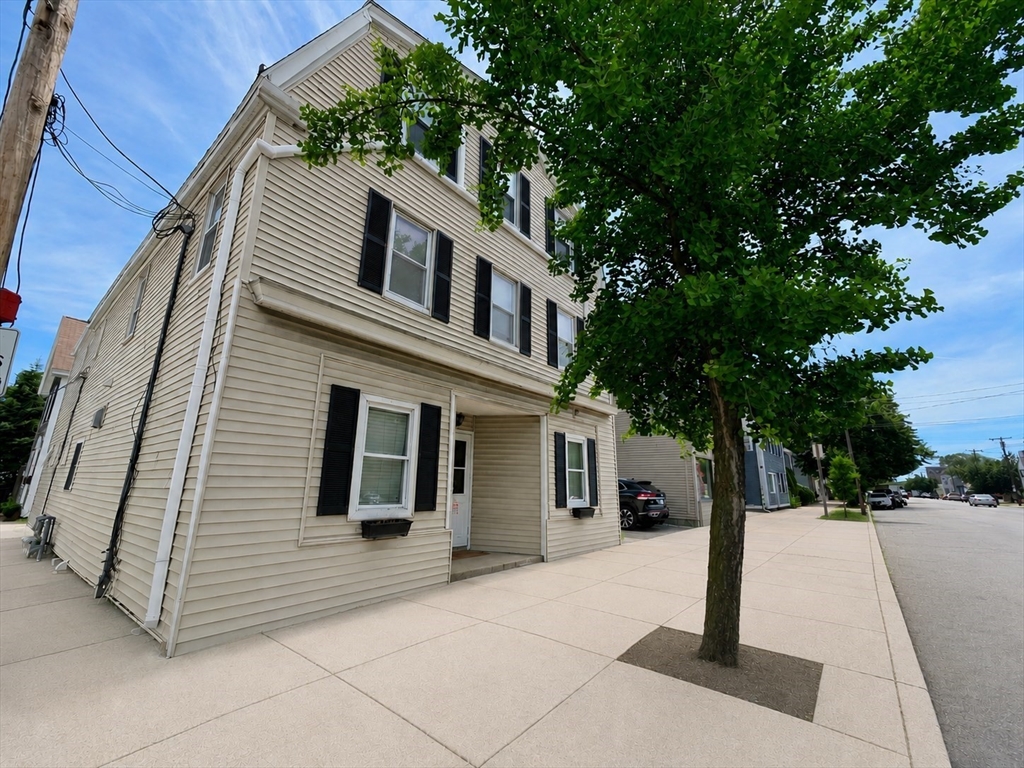 134 Boston St #1B in Salem