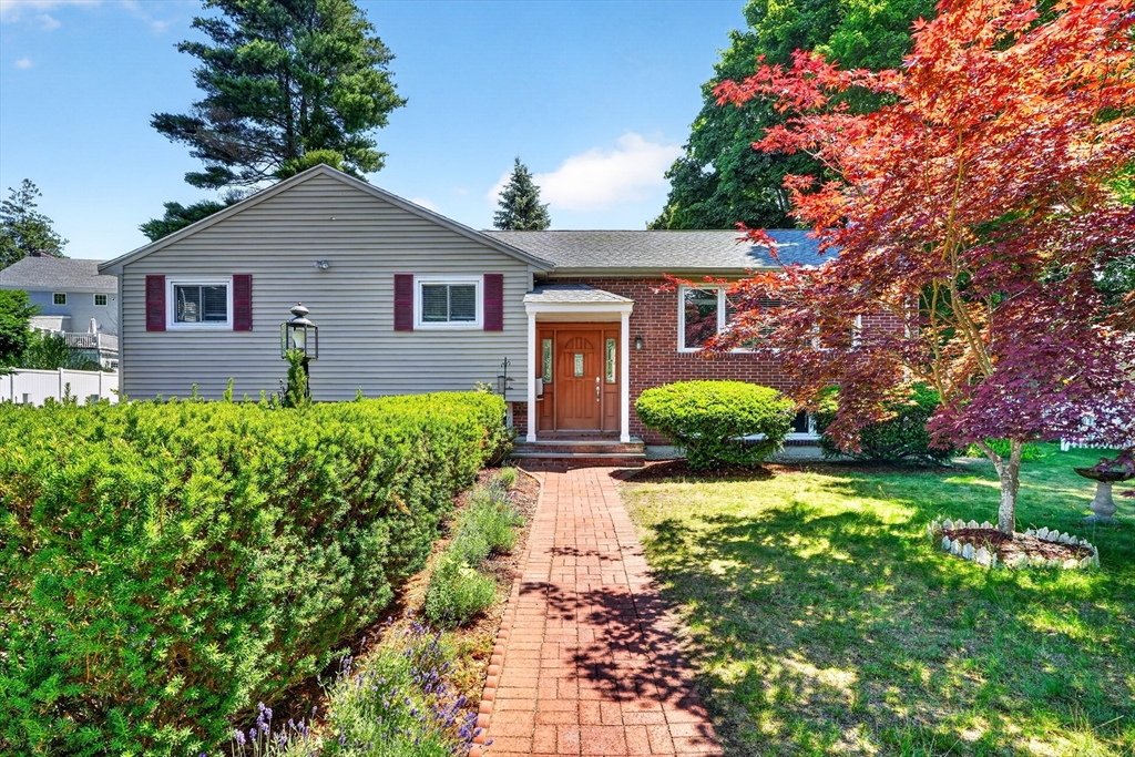 32 Bobolink Rd in Wellesley Hills