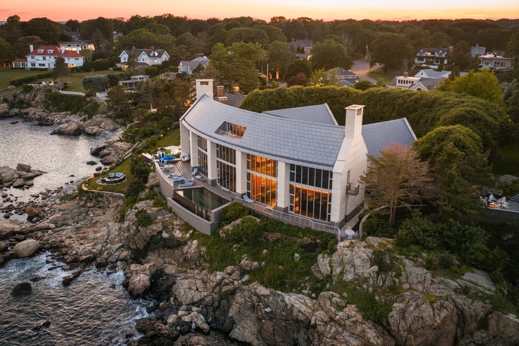 25 Rockyledge Road in Swampscott