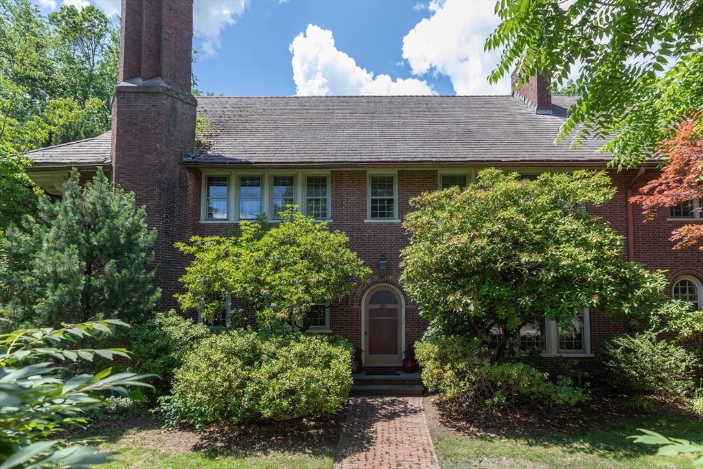 231 Waverley Ave in Newton