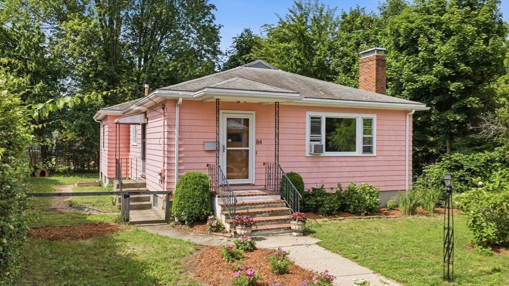 84 OAK STREET in Winchester