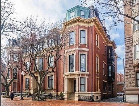 328 Dartmouth St #8 in Boston