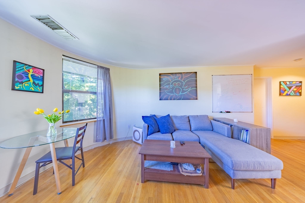 102 Gainsborough St #402E in Boston