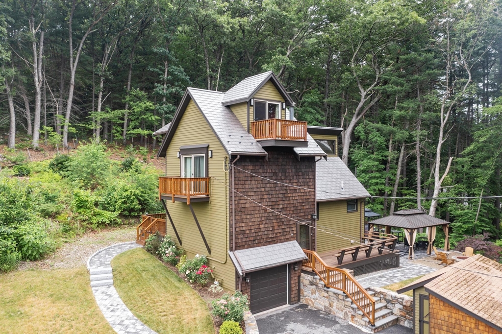 68 Murphy Rd in Hudson
