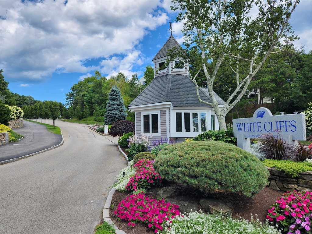 16 Westcliff Dr #16 in Plymouth