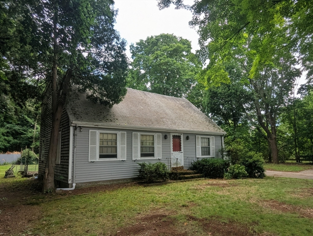 166 West St in Attleboro